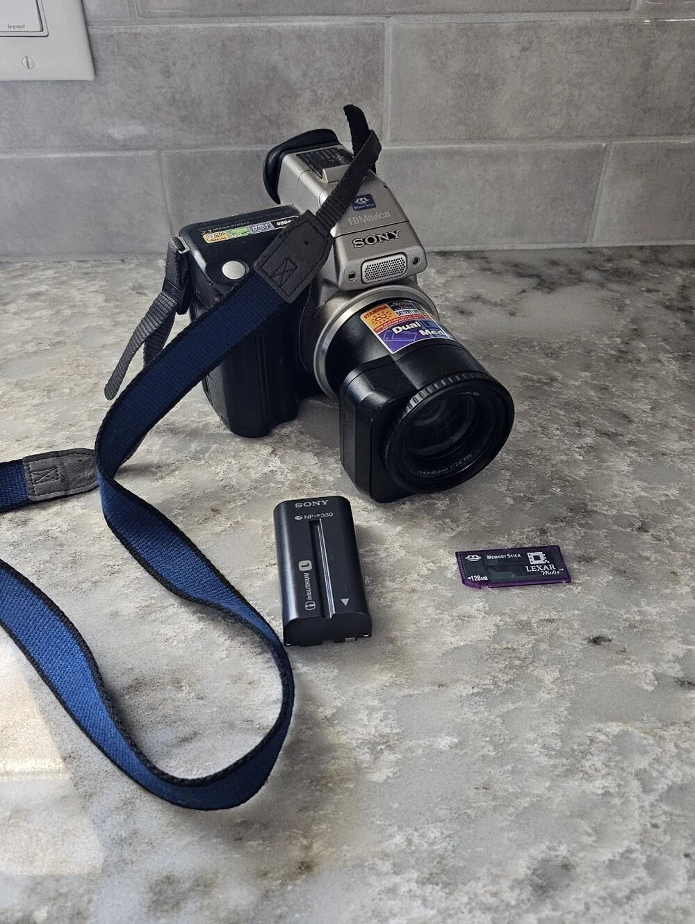 Sony Digital Mavica MVC-FD97 Camera Bundle FOR PARTS - With 128MB Memory Stick
